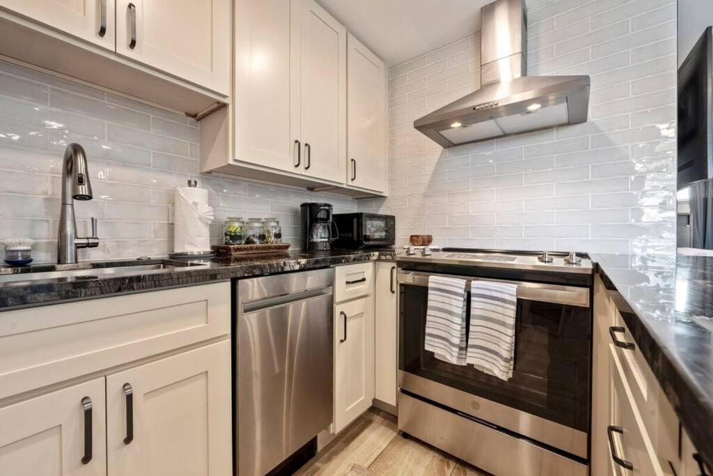 Апартаменты Hale Ono Loa 403- Top Floor, Ocean View, & Complete Modern Remodel Кахана Экстерьер фото