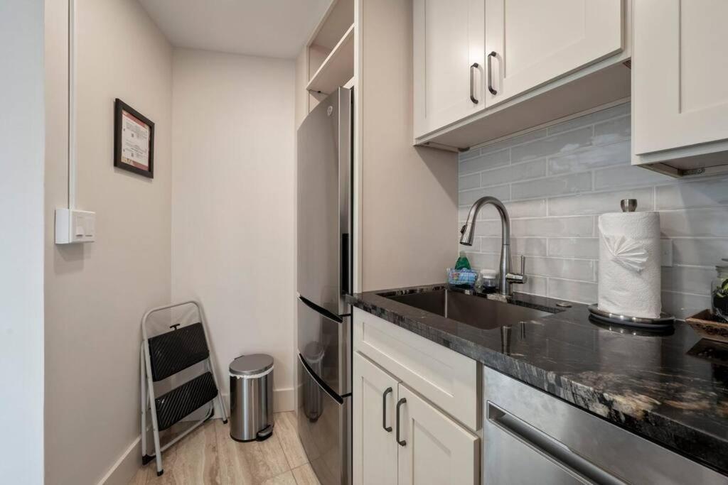 Апартаменты Hale Ono Loa 403- Top Floor, Ocean View, & Complete Modern Remodel Кахана Экстерьер фото